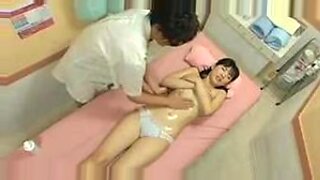 Japanese lady massager seduce by client room hidden cam